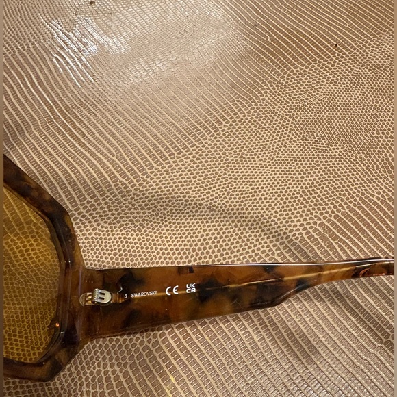 Sunglasses
Oversized, Octagon shape BNWOT  IN ORIGINAL CASE - Picture 16 of 16